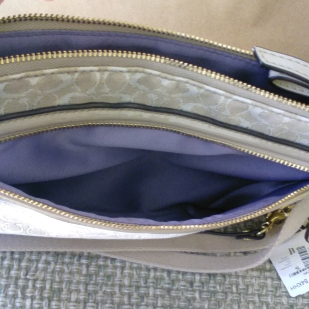 Rare Stunning Coach Beige/ Tan Signature Canvas Crossbody with Matching Wristlet - Picture 8 of 12